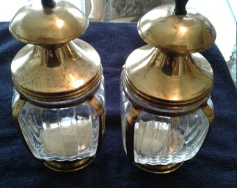 VTG BRASS AND GLASS STREET LIGHT LAMP POST SALT AND PEPPER SHAKER SET LID  OPENS. Missing the stands but they do still stand up. They have some tarnis  for Sale in Halndle