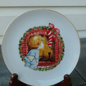 Vintage 1982 JASCO Christmas Plate, White Porcelain, Gold Trim, Boy in Pajamas Looking for Santa in Fireplace.