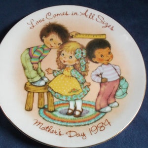 Vintage &quot;Love Comes in all Sizes&quot;, 1984 Mother&#39;s Day Plate, Circa 1984