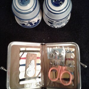 porcelaine vintage Delf, sept pièces, fabriquée en Hollande, peinte à la main, bleu et blanc classique, état de menthe image 4