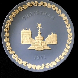Vintage Wedgwood Christmas Plate, 1971, "Piccadilly Circus", Blue and White Jasper Ware,  8" Diameter, Mint Condition, Original Box
