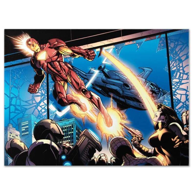 Puede incluir: Ilustraci&oacute;n de c&oacute;mic de Iron Man en vuelo, disparando explosiones de energ&iacute;a. La escena representa una batalla con otros personajes, incluyendo una mujer disparando un arma y una aeronave futurista. El fondo presenta un paisaje urbano y un cielo azul.