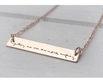 Collier de barres d’or personnalisé - Écriture personnalisée avec VOTRE message - Horizontal - Noël rose, or, argent - Votre écriture gravée