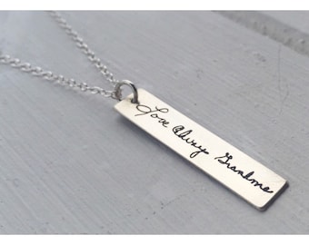 Bijoux manuscrits Mignon Collier personnalisé Bijoux significatifs Écriture manuscrite personnalisée ou police Gravé Cadeau de Noël pour sa fille Maman Femme