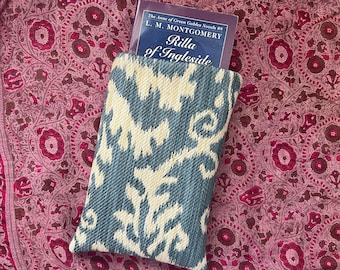 vintage fabric book sleeve | blue & cream