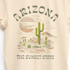 Camiseta de recuerdo de Arizona, camiseta con cactus y atardecer en Arizona, camiseta con el lema de Arizona "El Estado del Atardecer", camiseta bohemia retro con colores cómodos y un destino.