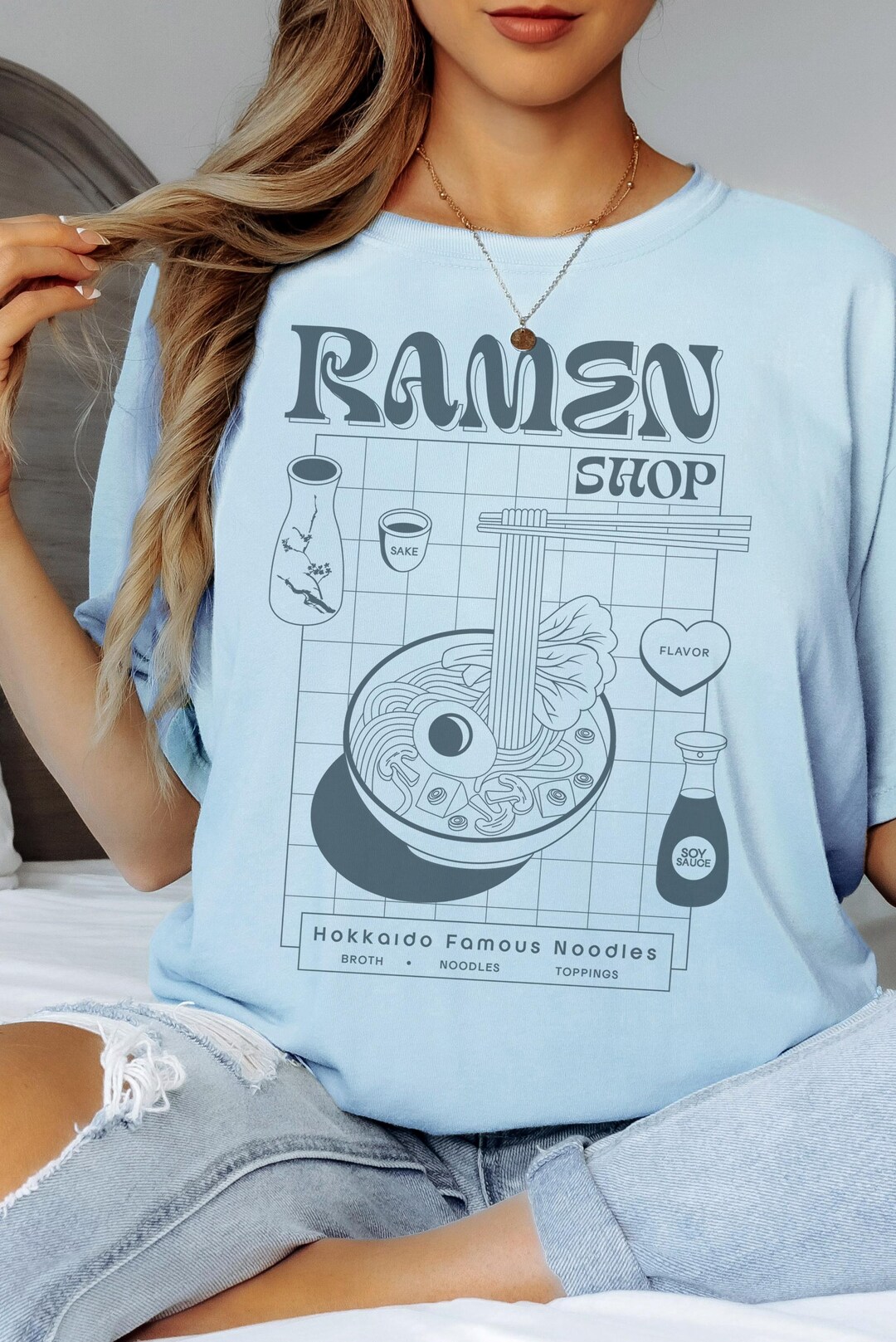 Retro Ramen T-shirt, Unisex Foodie Tee, Gift for Chefs & Japanese