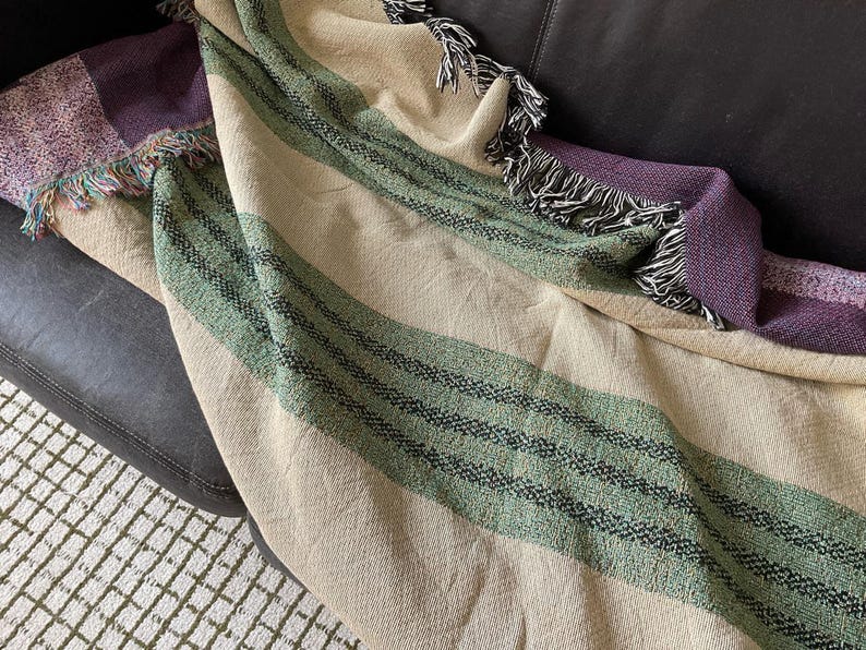 Rustikale Decke mit salbeigrünen Streifen, 100 % Baumwolle, gewebt im Sack-Stil, Wohnaccessoire im Landhausstil Bild 2