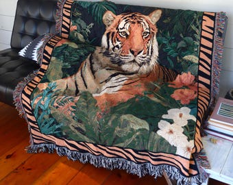 Tiger im Dschungel mit Blumen gewebte Decke, 100% Baumwolle Tiger Print Überwurf, Maximalist Wohnkultur