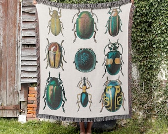 Manta tejida con escarabajos, manta con insectos del corazón del bosque, decoración ecléctica para el hogar, regalo para amantes de la naturaleza, diagrama de escarabajo vintage, regalo del corazón del bosque.