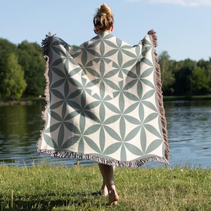 Flower of Life Pattern woven blanket, Sacred Geometry Throw Blanket, High Frequency Home Decor, Spiritual Home Decor, BOHO Wall Hanging