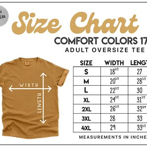 Pu&ograve; includere: Tabella delle taglie per t-shirt oversize per adulti in Comfort Colors 1717. La tabella mostra le taglie dalla S alla 4XL con le misure di larghezza e lunghezza corrispondenti in pollici.