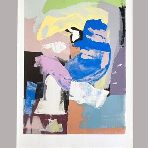 Könnte beinhalten: Abstrakter Kunstdruck mit einer lebendigen Farbmischung. Das Kunstwerk zeigt kräftige Pinselstriche in Blau-, Rosa-, Gelb- und Grüntönen, die eine dynamische und ausdrucksstarke Komposition bilden. Der Druck befindet sich auf weißem Hintergrund.