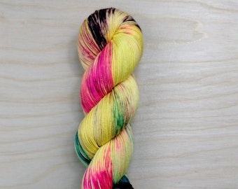 PRACHTIG: handgeverfd en gespikkeld garen, vingerzetting/sokgewicht, 75/25 merinowol en nylon