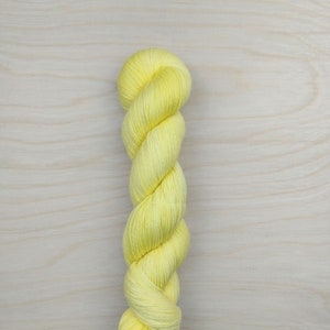 DAFFODIL - Handdyed Tonal Yarn, Yellow, Fingering/Sock Weight, 75/25 Merino Wool & Nylon