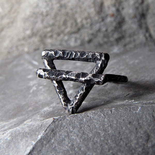 Anillo ELEMENTO DE TIERRA - símbolo de alquimia de la tierra - anillo esotérico oculto de ocultismo - hecho a mano en Italia.