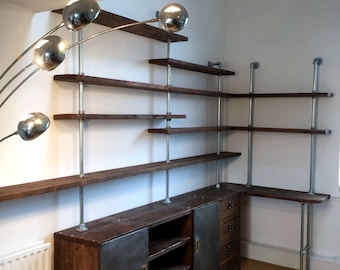 Caterina Gerüstbrett und dunkles Stahlrohrregal, Schreibtisch und Lagereinheit mit Vintage-Metalltüren - www.urbangrain.co.uk