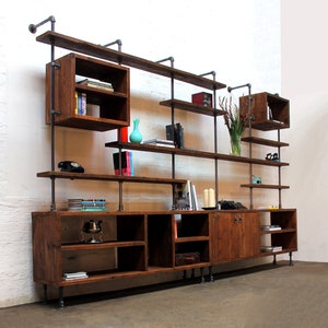 Samuel Industrial Reclaimed Steigerplank en Dark Steel Pipe Multi Media en rekken. Op maat gemaakte systemen door www.urbangrain.co.uk