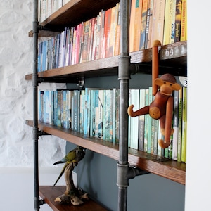 Sebastian Reanspruchte Gerüstbretter und Stahlrohr Wand montiert und Boden Stehen Urban Industrial Chic Regal / Bücherregal - Urban Design