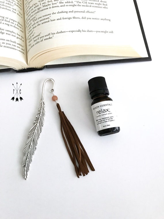 Aromatherapy Bookmark and Oil Gift Set - Silver Feather Bookmark for Diffusing Essential Oils - Suede Tassel Diffuser Bookmark