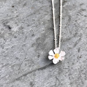 Daisy Necklace, Sterling Silver, Satellite Chain, Flower Necklace, Daisy Jewelry, Daisy Pendant, Yellow and White, Daisy Award Nurse Gift