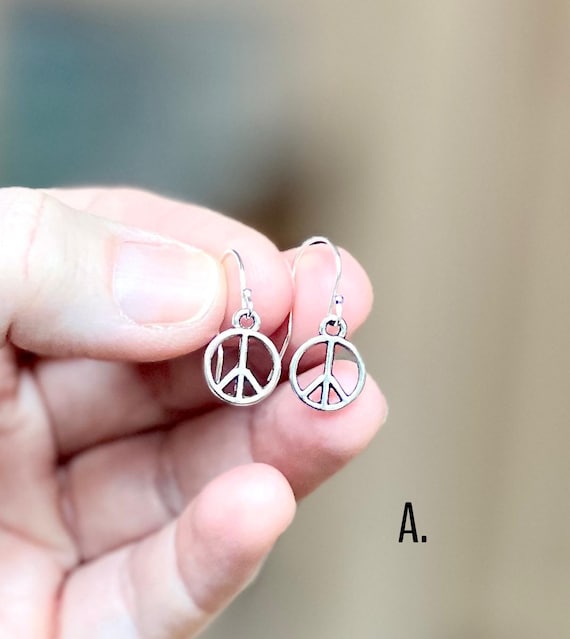 Boucles D’oreilles Clous Argentés Symbole Paix – Neuf Avec étiquettes, Mode Minimaliste