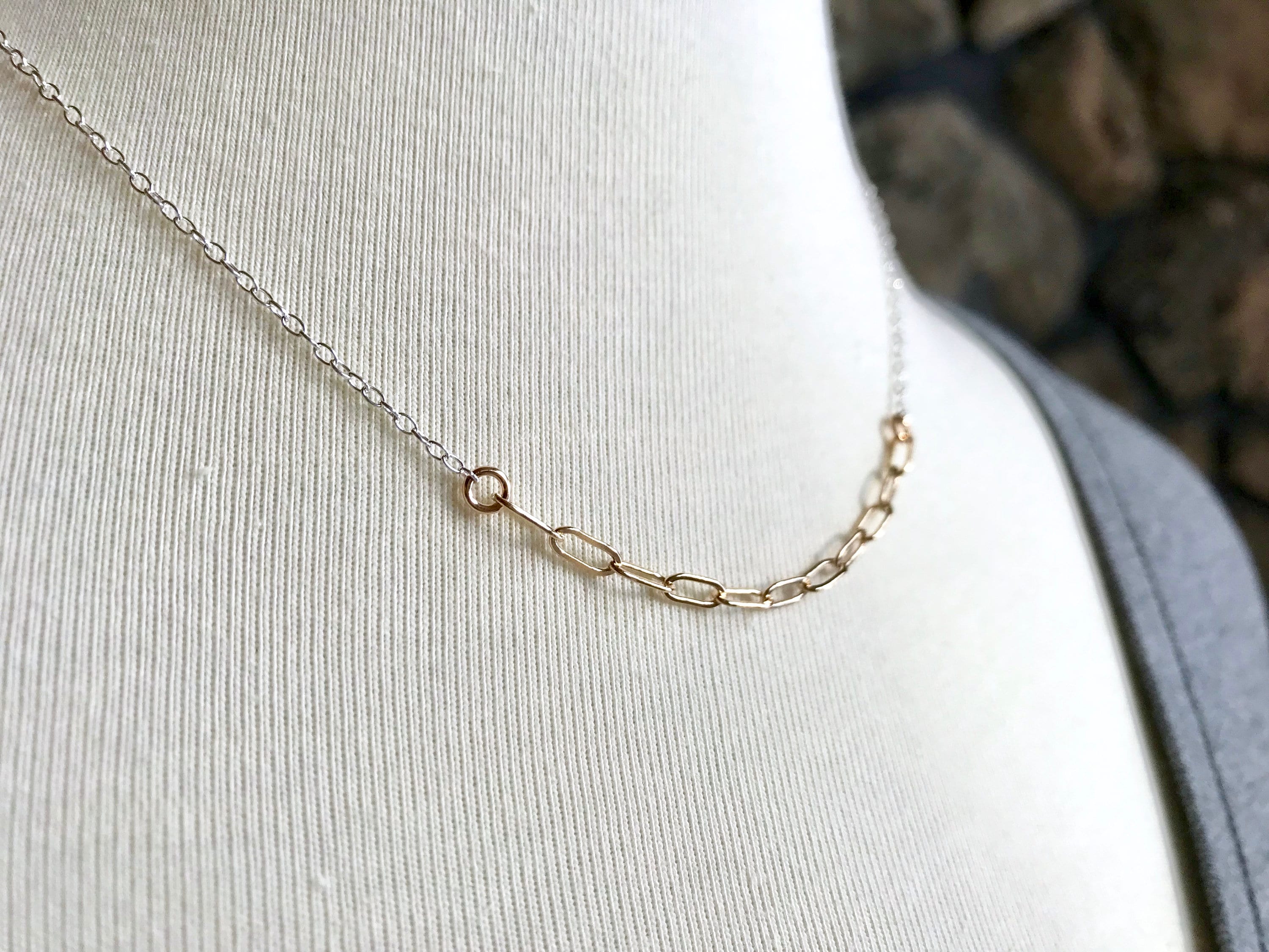 シルバーとゴールドのネックレス、ゴールドとスターリングシルバーの 