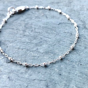 Satellitkedja i sterlingsilver, fin pärlhalsband