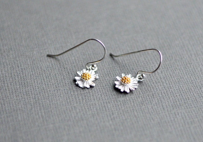 Daisy Earrings Sterling Silver Daisies Dangling Daisy Flower Etsy