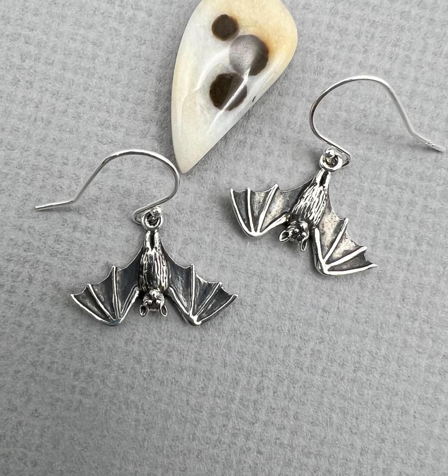 MAGICAL DESIGN シルバーピアス　コウモリ　BAT EARRING Sterling Silver Bat Earrings: Gothic Halloween Jewelry, Realistic