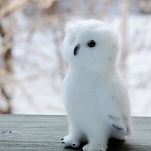 Polar owl, needle felted snowy owl collectible sculpture, realistic animal figurine, christmas gift, home office decor image 7