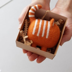 Ginger tabby cat, needle felted animals sculpture, cat lover gift, cute desk accessories ginger, white stripe
