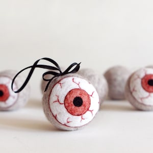 Creepy halloween decorations, Horror Eye, felted bloody eye, Halloween ornaments, needle felted eyeball, creepy decoration image 1