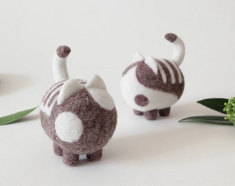 Miniature cats sculpture, cute desk accessories, woolen kitty, mini pet, cat lover gift, needle felted animal totem