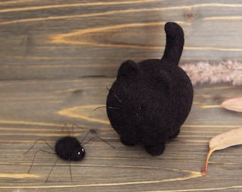 Black cat and spider, needle felted halloween decoration, spooky home decor, halloween display, gothic gift