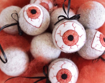 Horror Eye, Halloween ornaments, Goth Accessory, Halloween gift, felted bloody eye, needle felted eyeball, creepy decoration