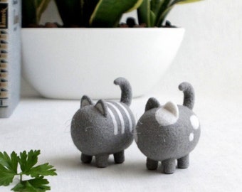 Two needle felted cats figurine, cat lover gift, cute desk accessories, kawaii mini kitten, collectible miniatures sculptures