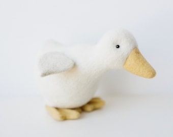 Needle felted goose figurine, rustic easter decoration, cute nursery decor, waldorf toy, easter gifts