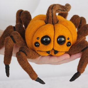 Halloween pumpkin spider monster, halloween display, creepy pumpkin decor, halloween gift, Spooky Halloween, Needle felted Ooak image 3