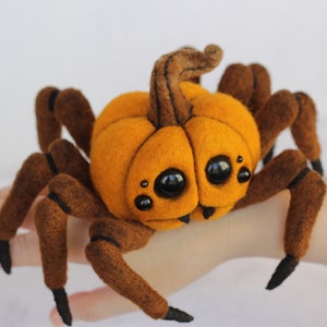 Halloween pumpkin spider monster, halloween display, creepy pumpkin decor, halloween gift, Spooky Halloween, Needle felted Ooak image 5