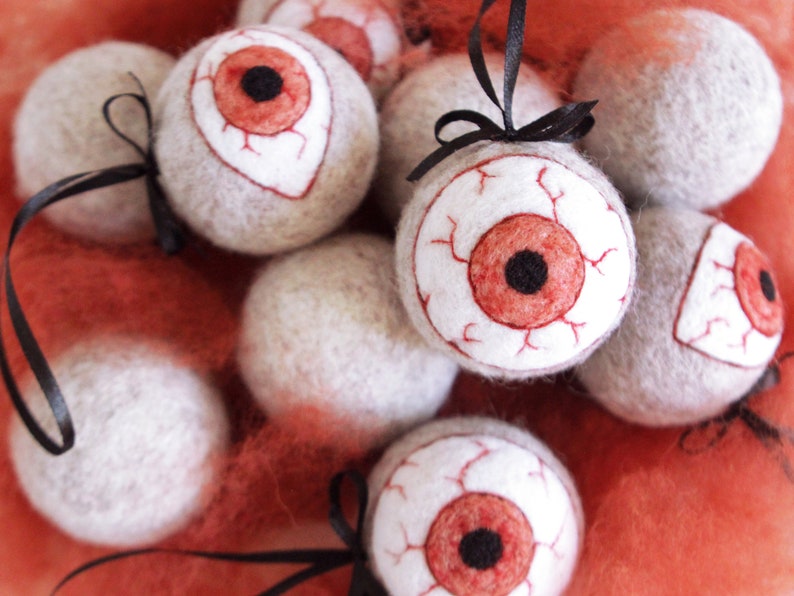 Creepy halloween decorations, Horror Eye, felted bloody eye, Halloween ornaments, needle felted eyeball, creepy decoration image 9