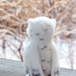 Polar owl, needle felted snowy owl collectible sculpture, realistic animal figurine, christmas gift, home office decor image 9