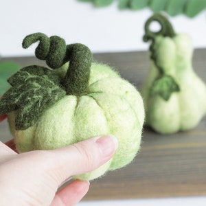 Needle felted green pumpkins, halloween gift, Thanksgiving table decor, pumpkin figurine, pumpkin centerpiece, fall season decor, autumn set image 5