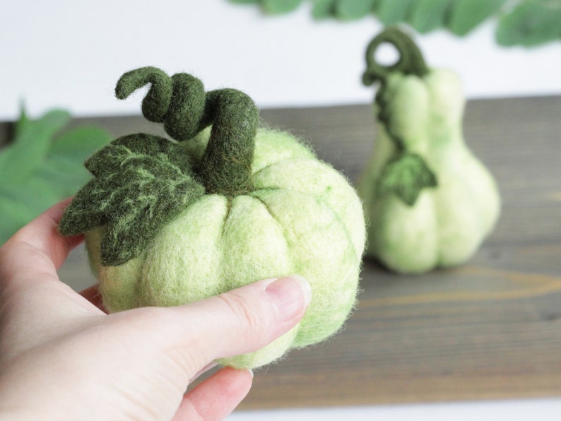 Needle felted green pumpkins, halloween gift, Thanksgiving table decor, pumpkin figurine, pumpkin centerpiece, fall season decor, autumn set image 5