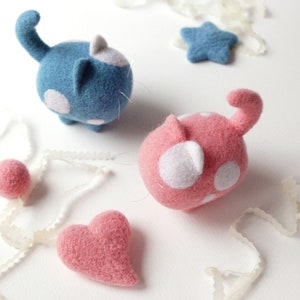 Gender reveal decorations, needle felted cats, baby shower gift, boy or girl party image 2
