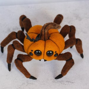 Halloween pumpkin spider monster, halloween display, creepy pumpkin decor, halloween gift, Spooky Halloween, Needle felted Ooak image 8