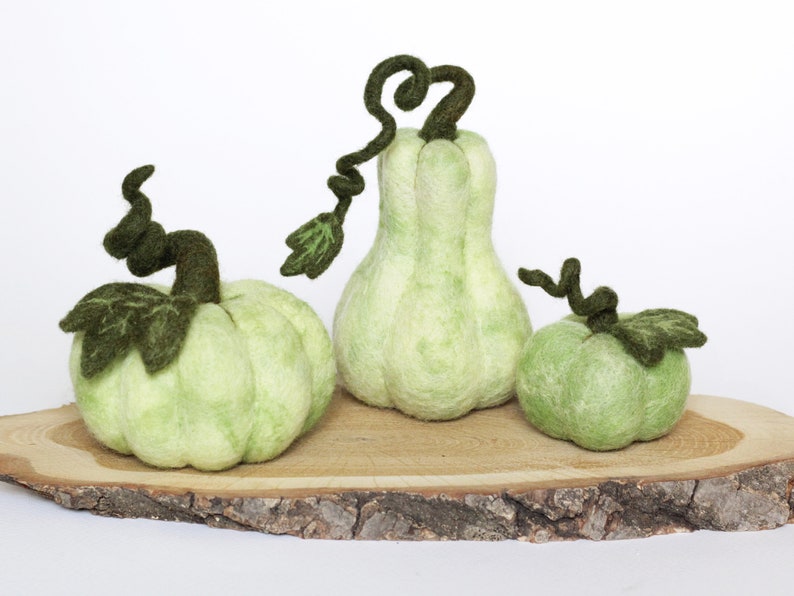 Needle felted green pumpkins, halloween gift, Thanksgiving table decor, pumpkin figurine, pumpkin centerpiece, fall season decor, autumn set image 7