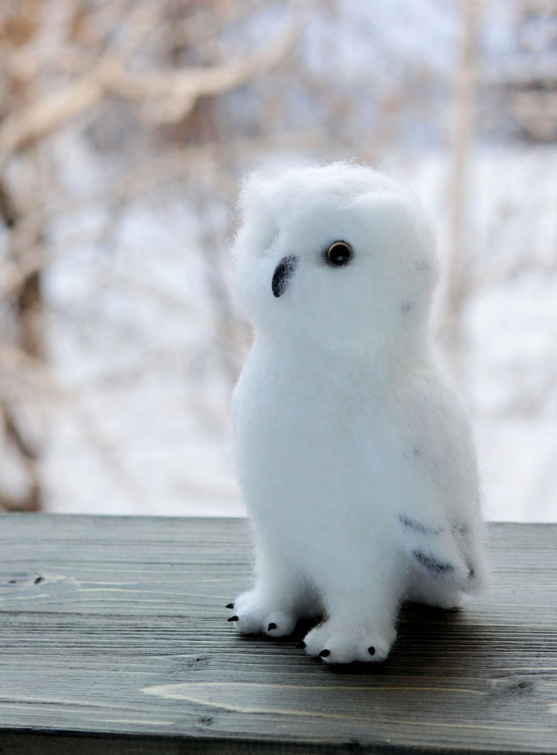 Polar owl, needle felted snowy owl collectible sculpture, realistic animal figurine, christmas gift, home office decor image 7