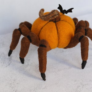 Halloween pumpkin spider monster, halloween display, creepy pumpkin decor, halloween gift, Spooky Halloween, Needle felted Ooak image 7