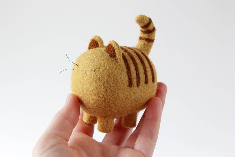 Ginger tabby cat, needle felted animals sculpture, cat lover gift, cute desk accessories beige, brown stripe